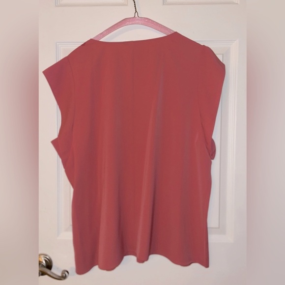 Express Cap Sleeve Scoop Neck Lightweight Blouse in Dusty Rose size XXL - Picture 2 of 3